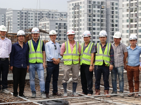 Ceremony of concreting the roof of Amber Riverside 